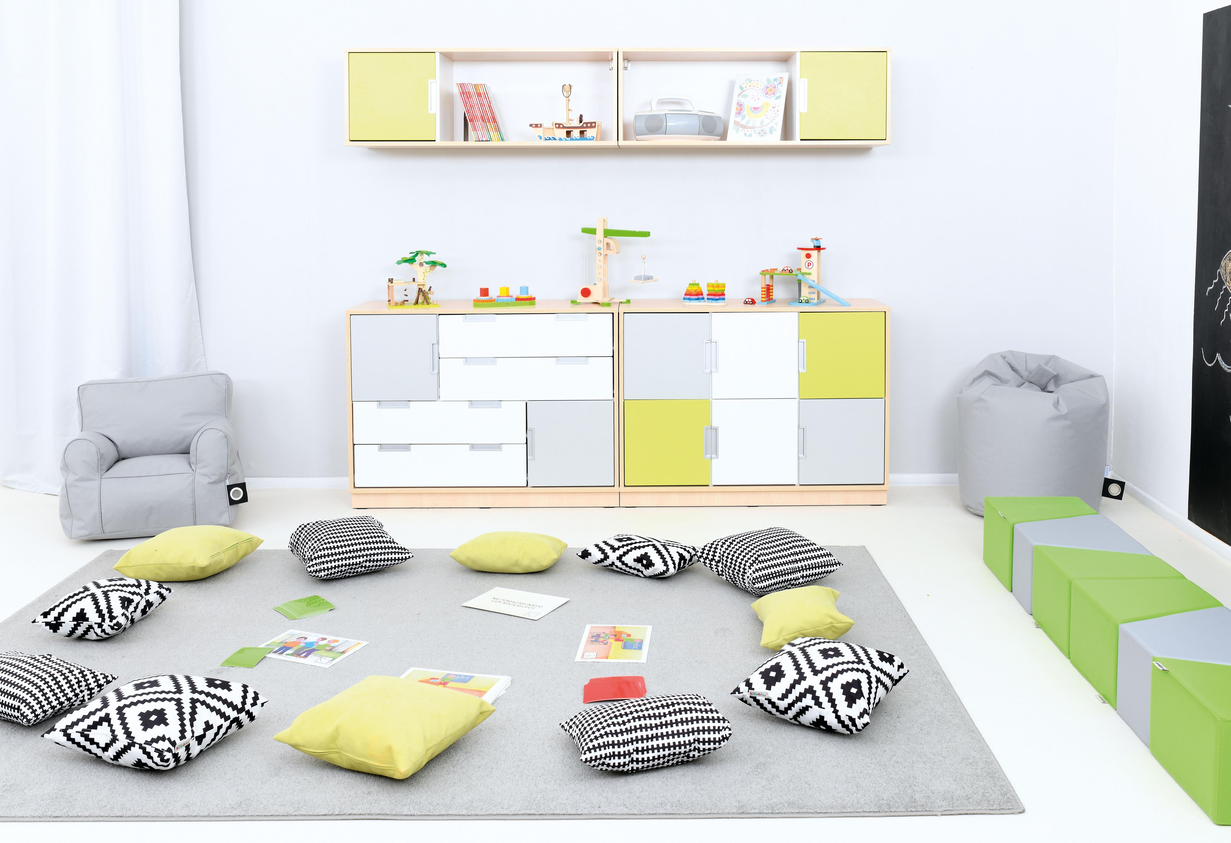 Sitzlandschaft mit Kissen für Kindergärten und Schulen.