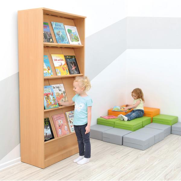 EXPO Zeitschriftenregal in der Leseecke im Gruppenraum - Produkt wird im Kindergarten oder Schule genutzt.