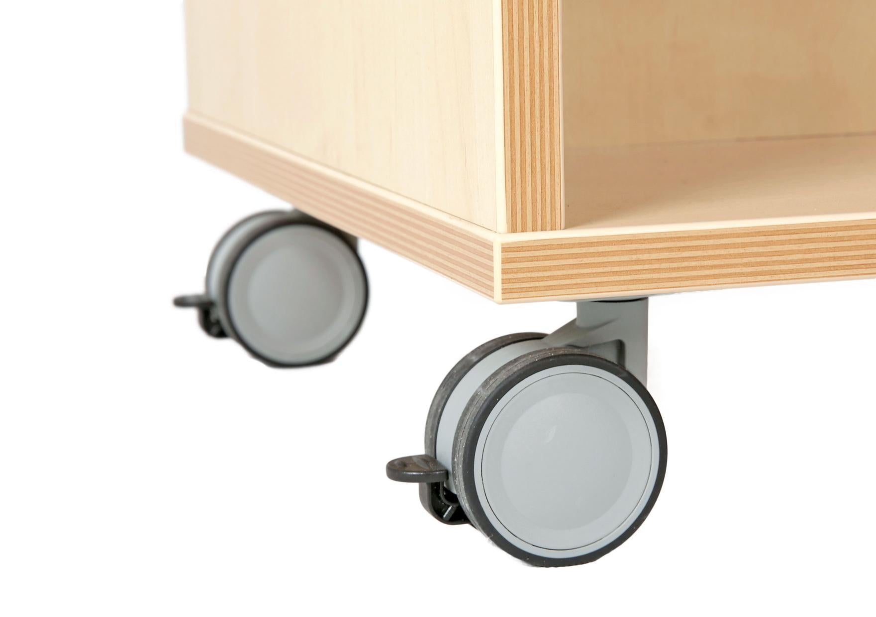 Flexi Bücherwagen - Perfekter Bücherwagen für Ihre Leseecke - Produkt wird im Kindergarten oder Schule genutzt.