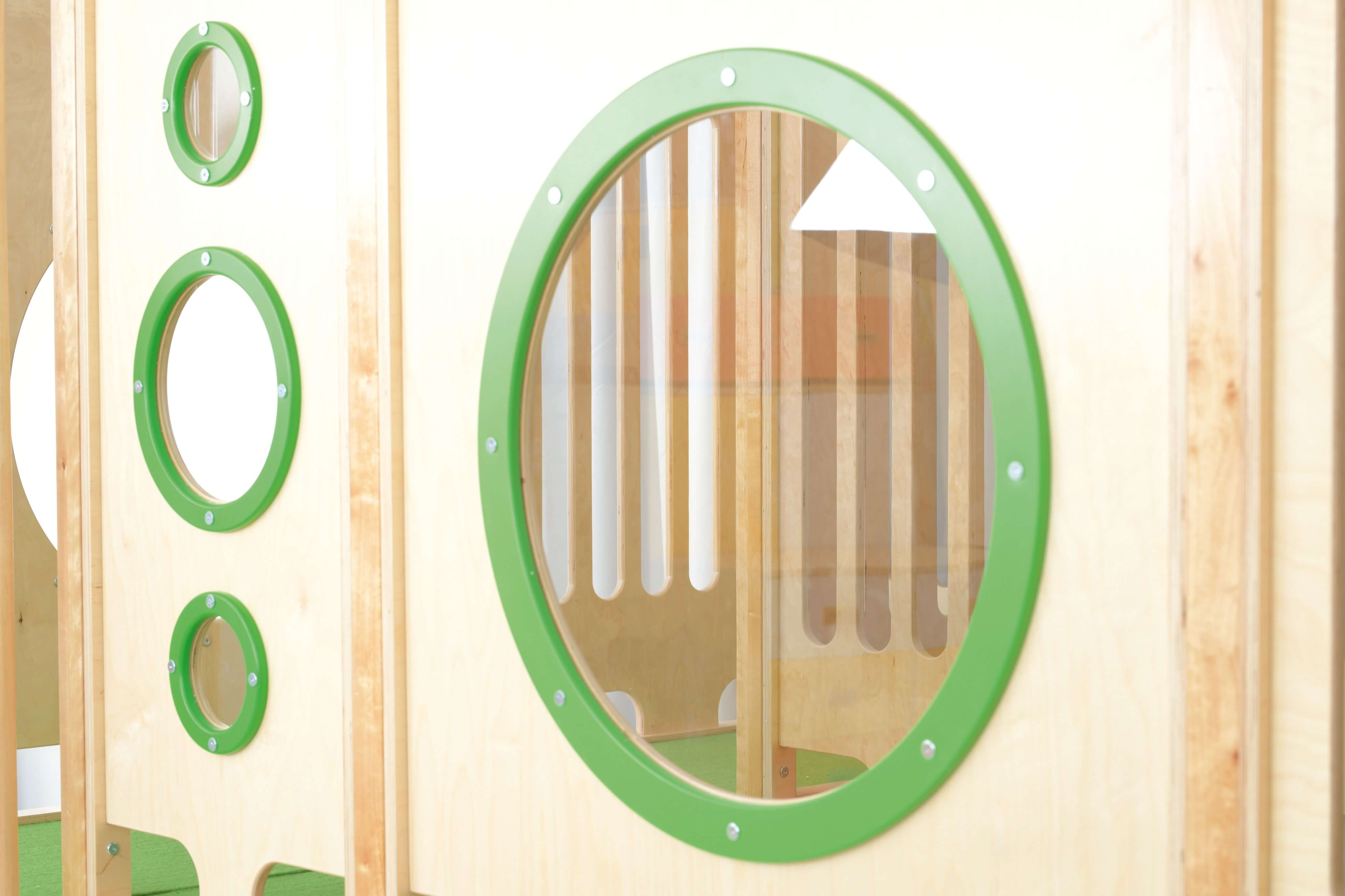 Kindergarten Hochebene Ben Detailansicht vom Bullauge