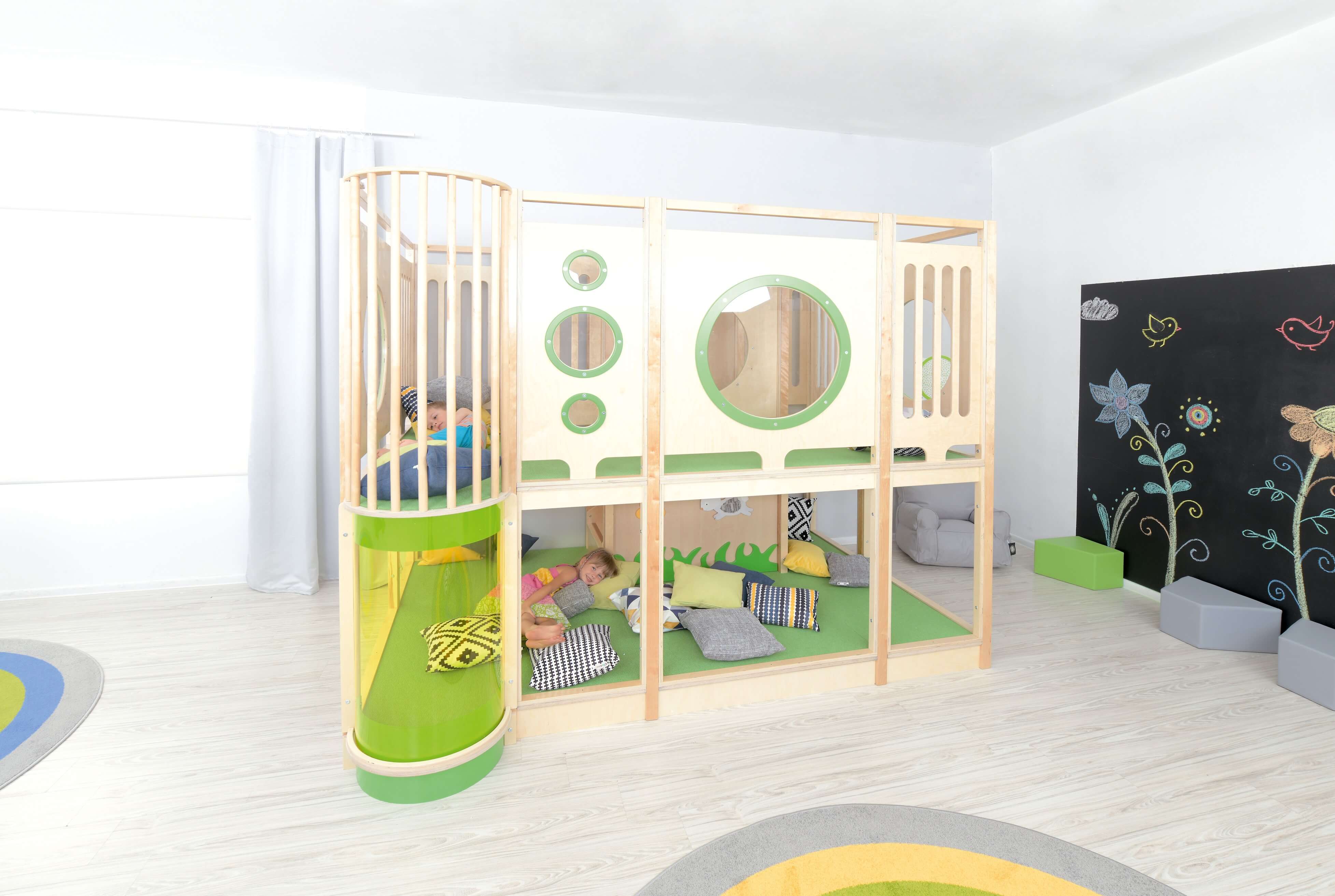 Kindergarten Hochebene Ben Frontansicht in Krippe mit schlafenden Kindern