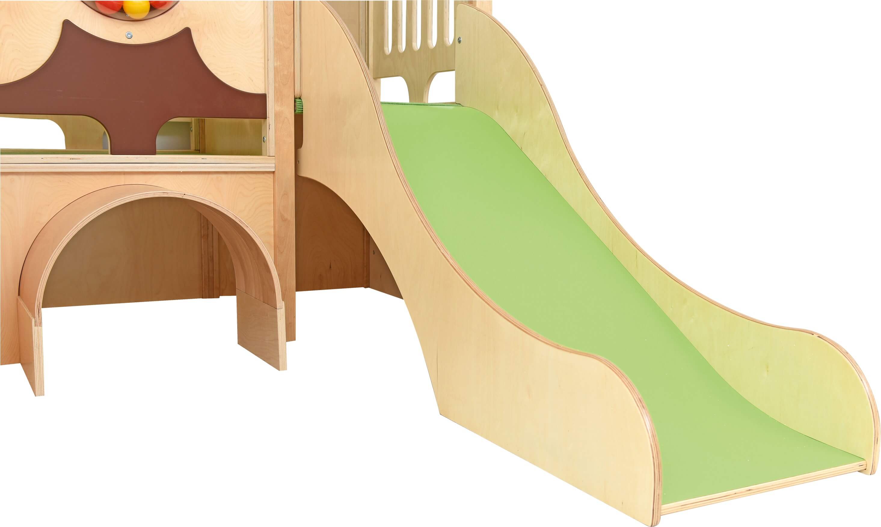 Kindergarten Spielpodest Vogelnest Detailansicht Rutsche