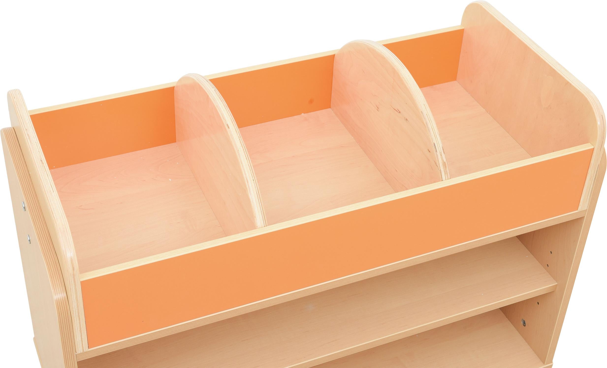 Mobiles Bücherregal aus Holz für Leseecke in Kitas. - Produkt wird im Kindergarten oder Schule genutzt.