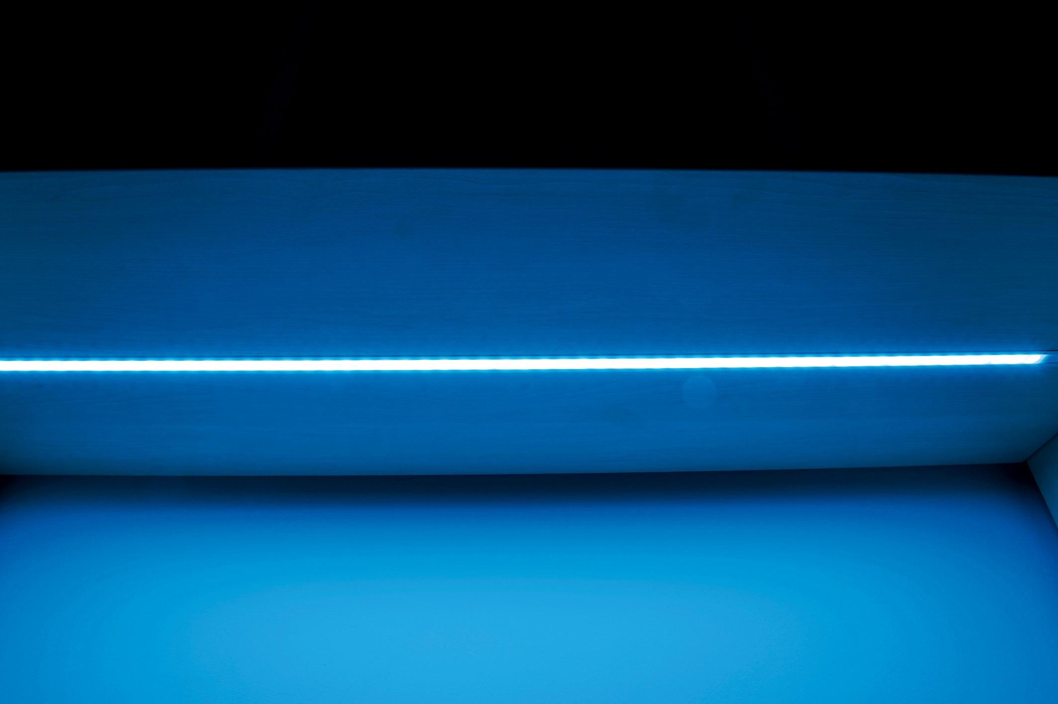 Quadro Bücherecke mit LED – Stilvolles Bücherregal in Wunschhöhe. - Produkt wird im Kindergarten oder Schule genutzt.