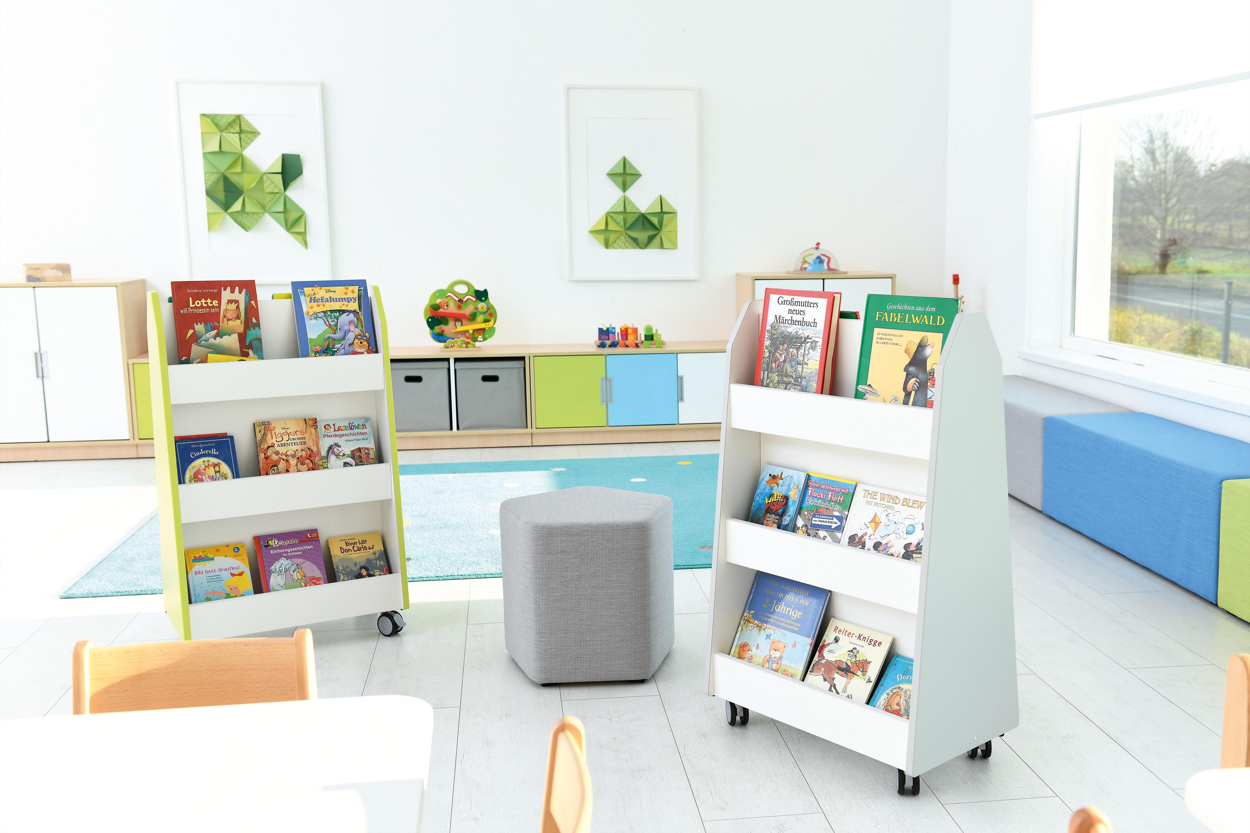 Quadro - Zweiseitiges Bücherregal in vielen Farben - Produkt wird im Kindergarten oder Schule genutzt.