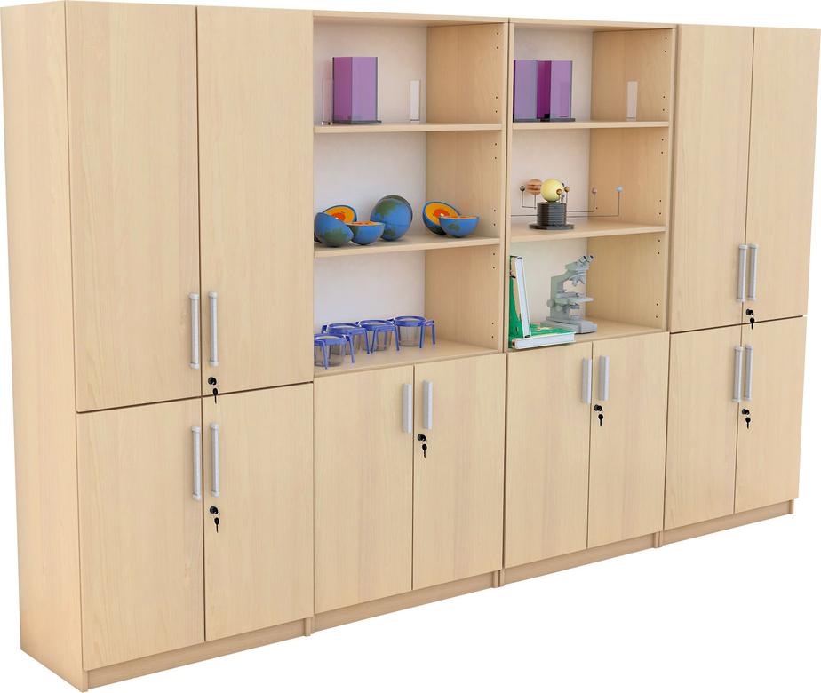 Schrankwand EXPO 8 mit Regalen und Dekoration.