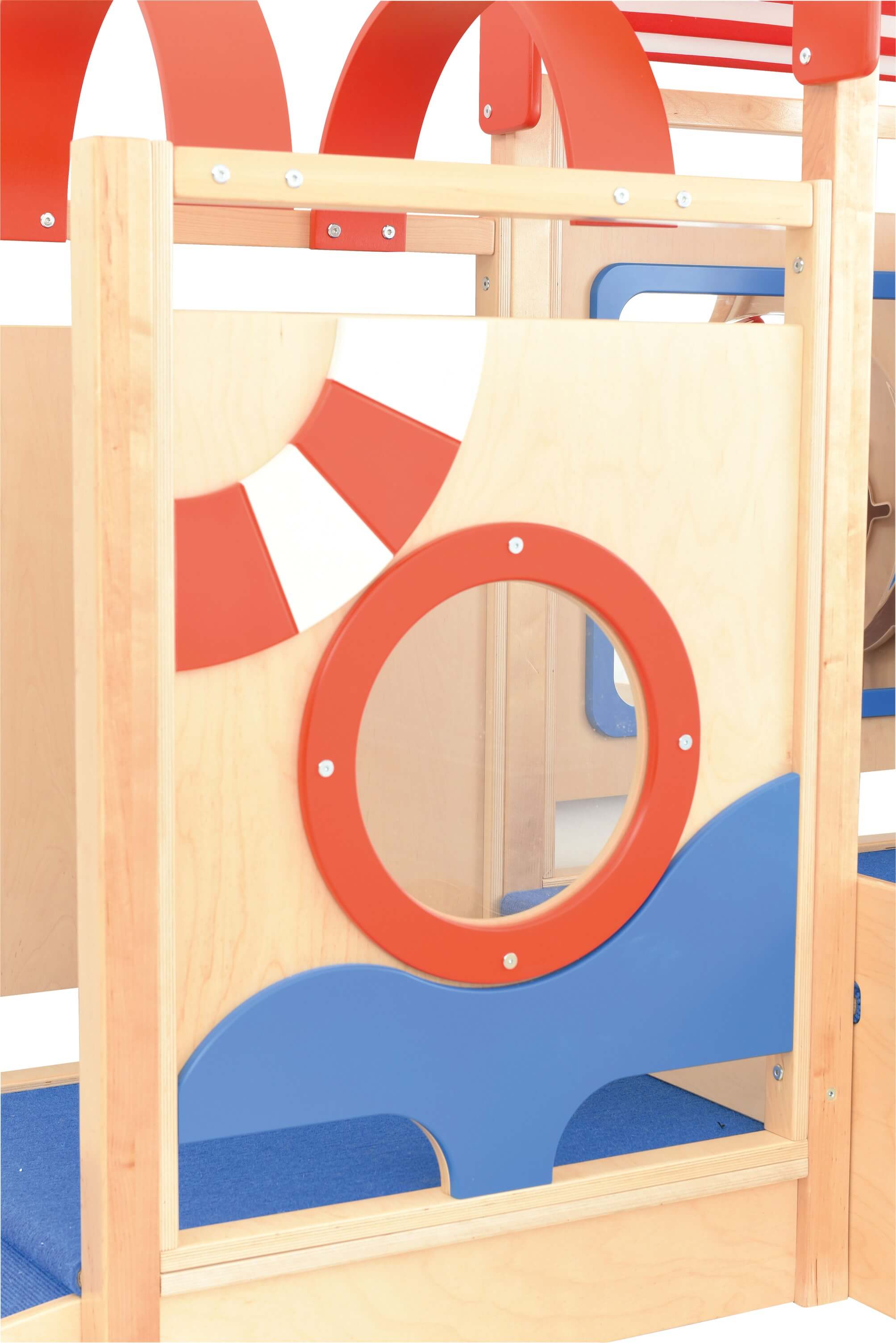 Spielpodest Ahoi! für Krippen und Kindergarten Detailansicht Fenster