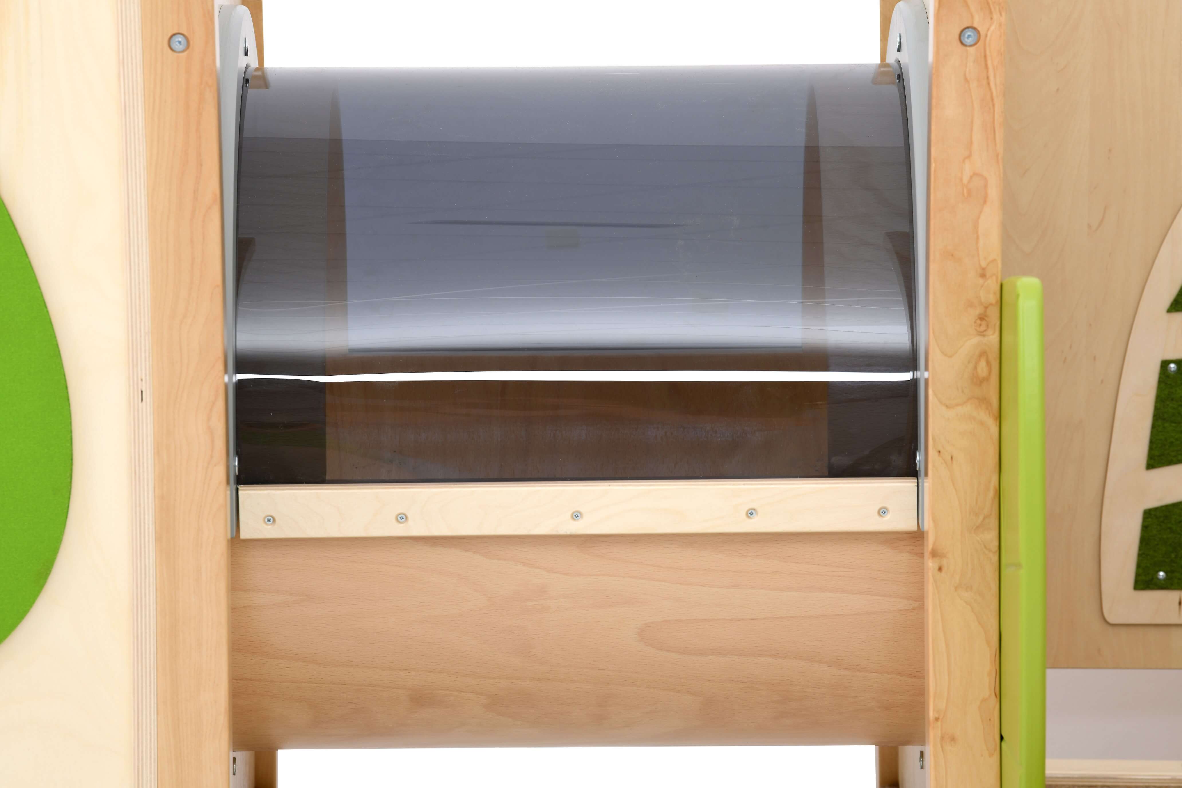 Spielpodest Flora für Kindergarten Detailansicht Tunnel