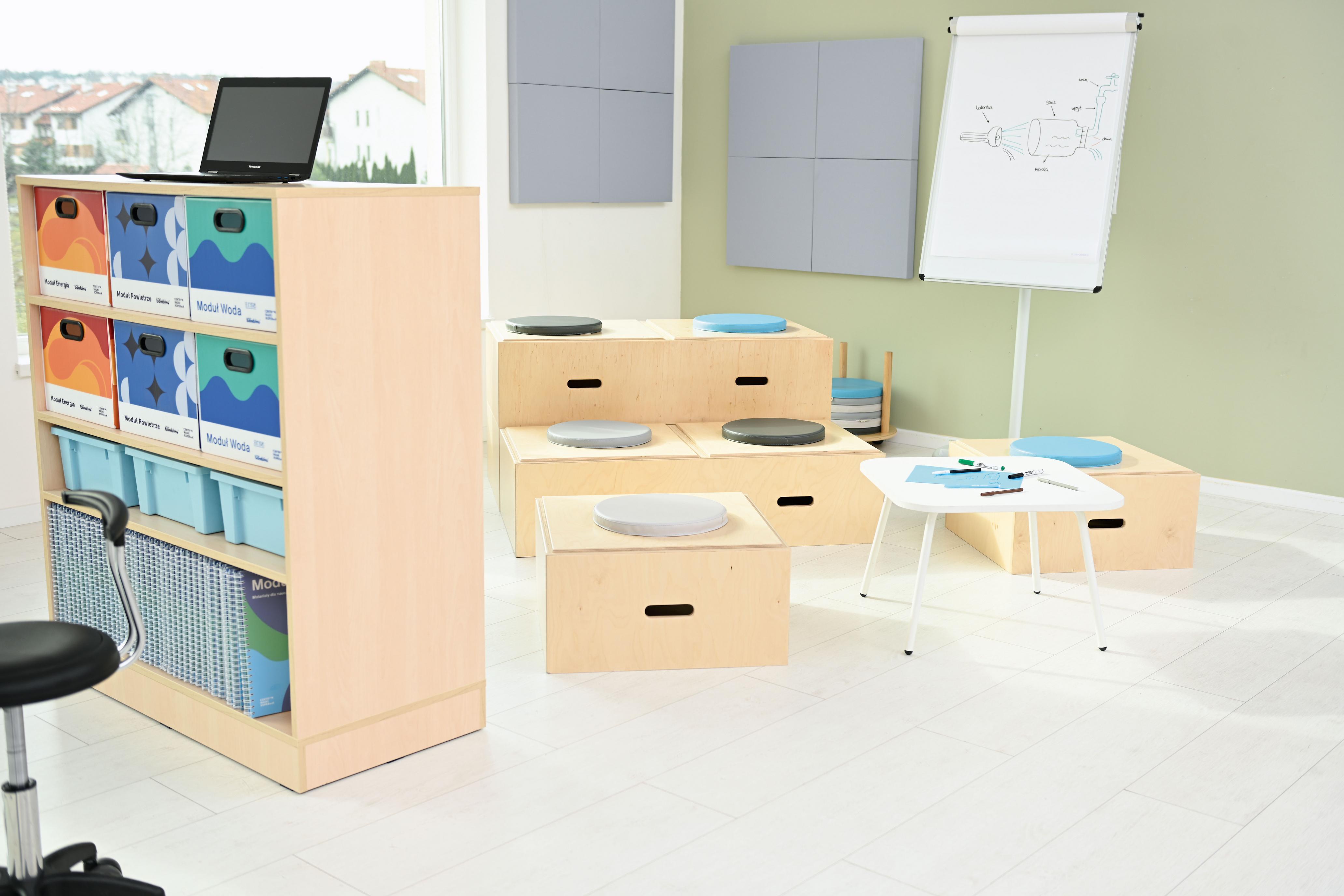 Stapelpodest, H 30 cm, einzeln in Sitzlandschaft im Gruppenraum