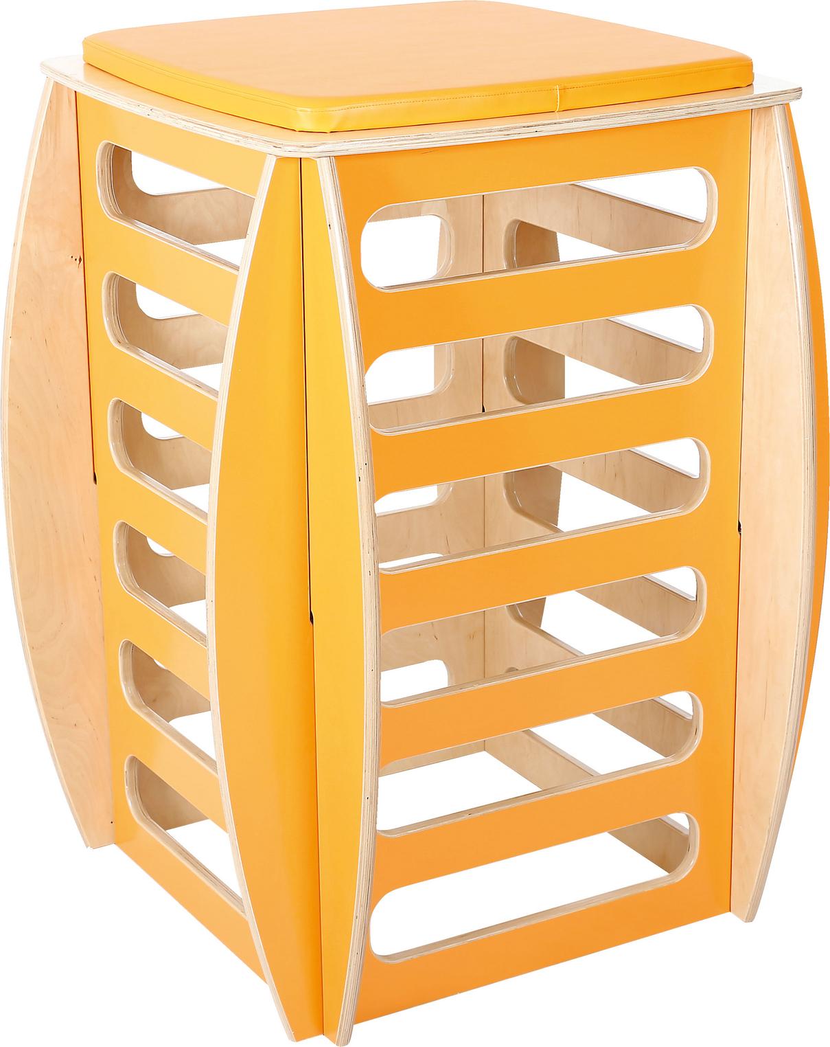 Turnpodest groß aus Holz mit orange Polsterung.