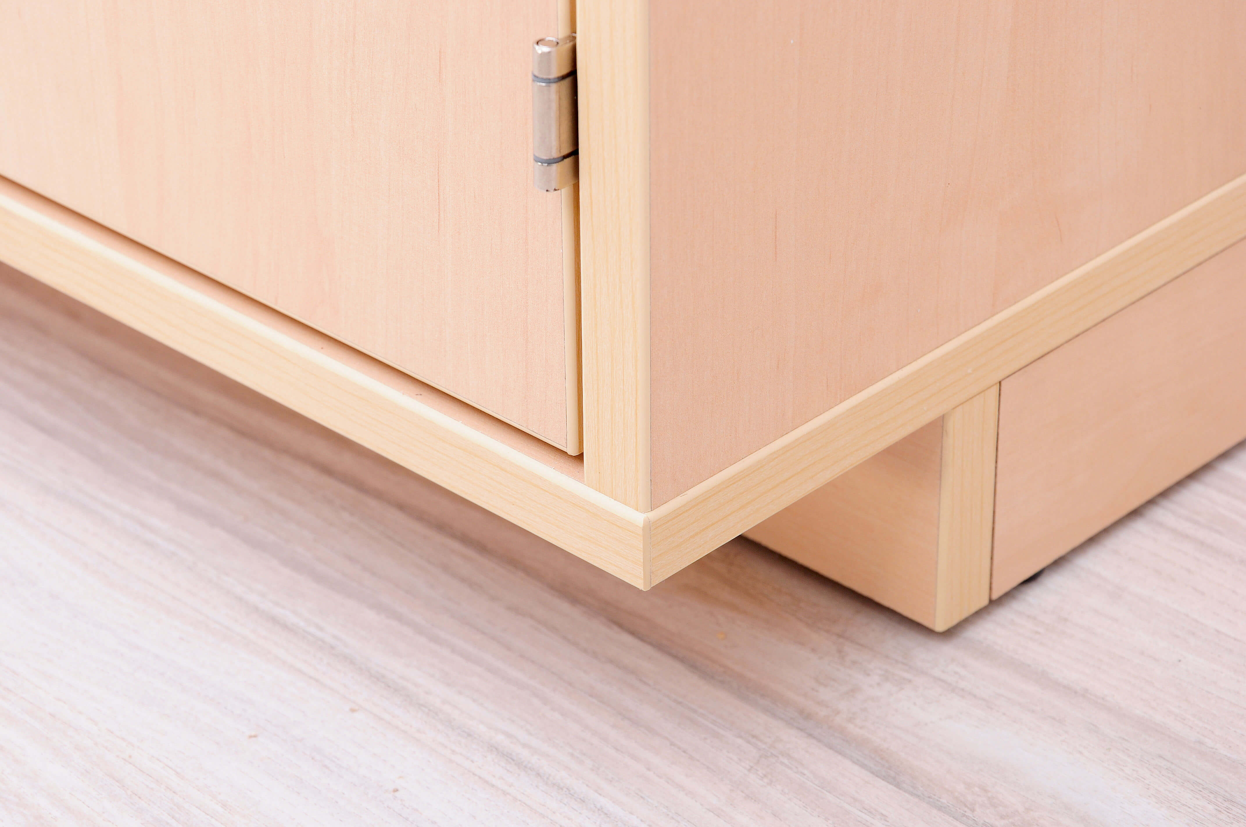 Wickelkommoden-Landschaft XXL mit Treppe und Waschbecken/Badewanne. Geeignet für die Krippe, Kita & Kindergarten.