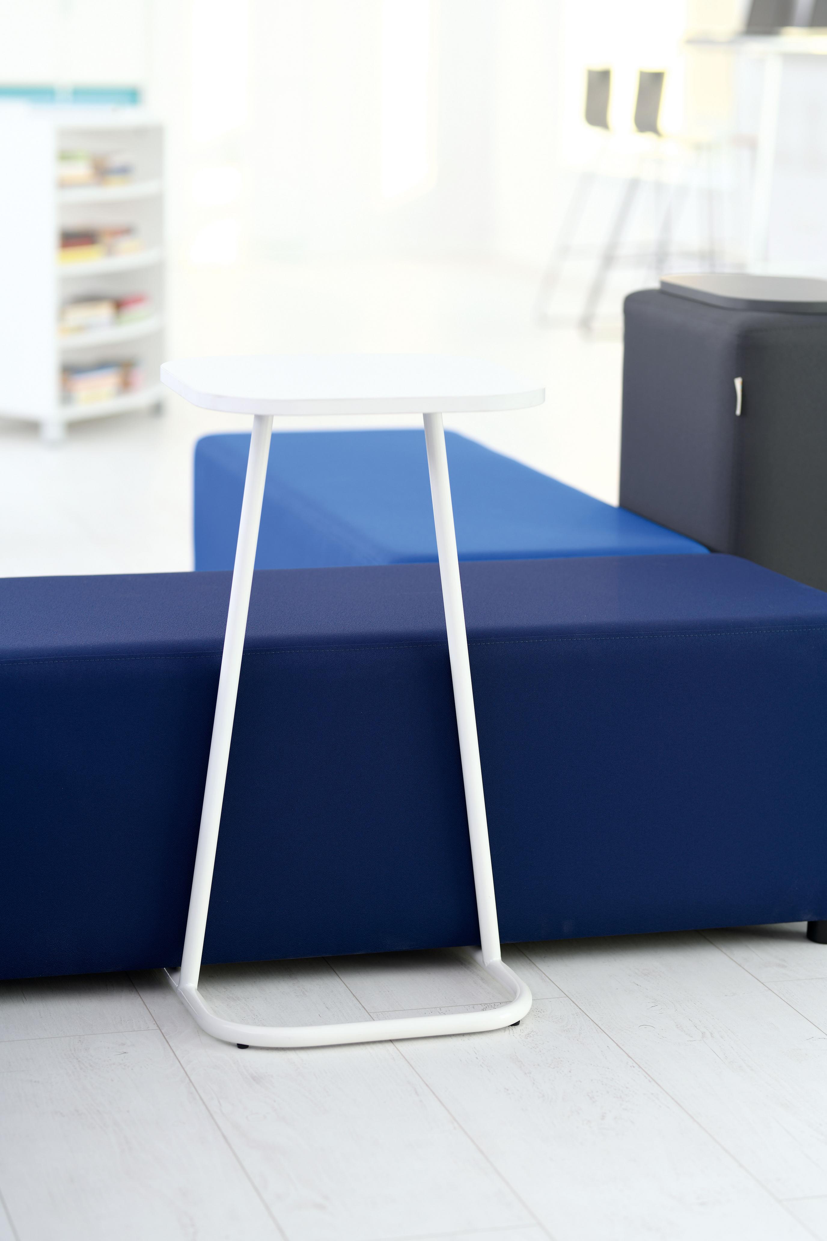 Modul Blocks maxi – Beistelltisch mit Ringfuß, weiß, H 74 cm.