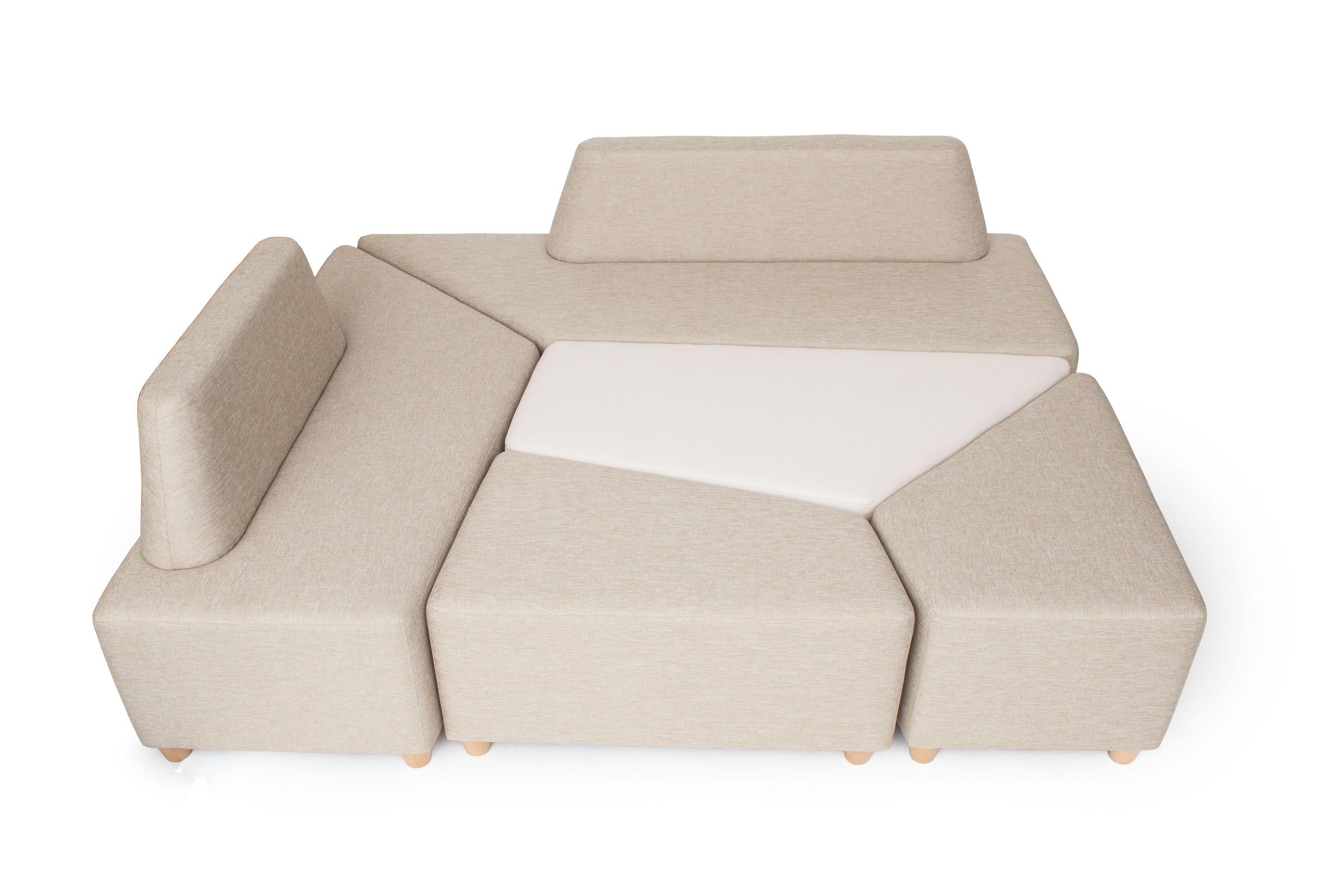 Sitzlandschaft, beige, modular, modern, strapazierfähig, komfortabel, stabil.