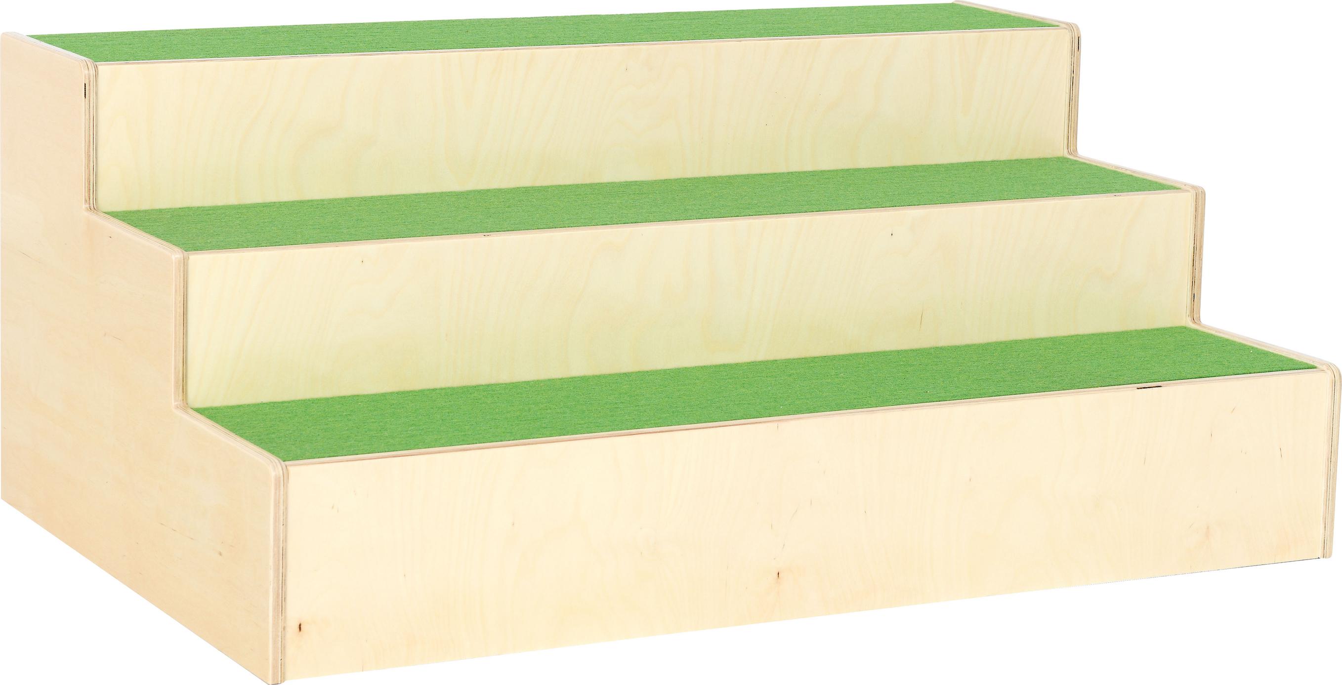 Stufenpodest mit grünem Teppich für Kita und Schule.