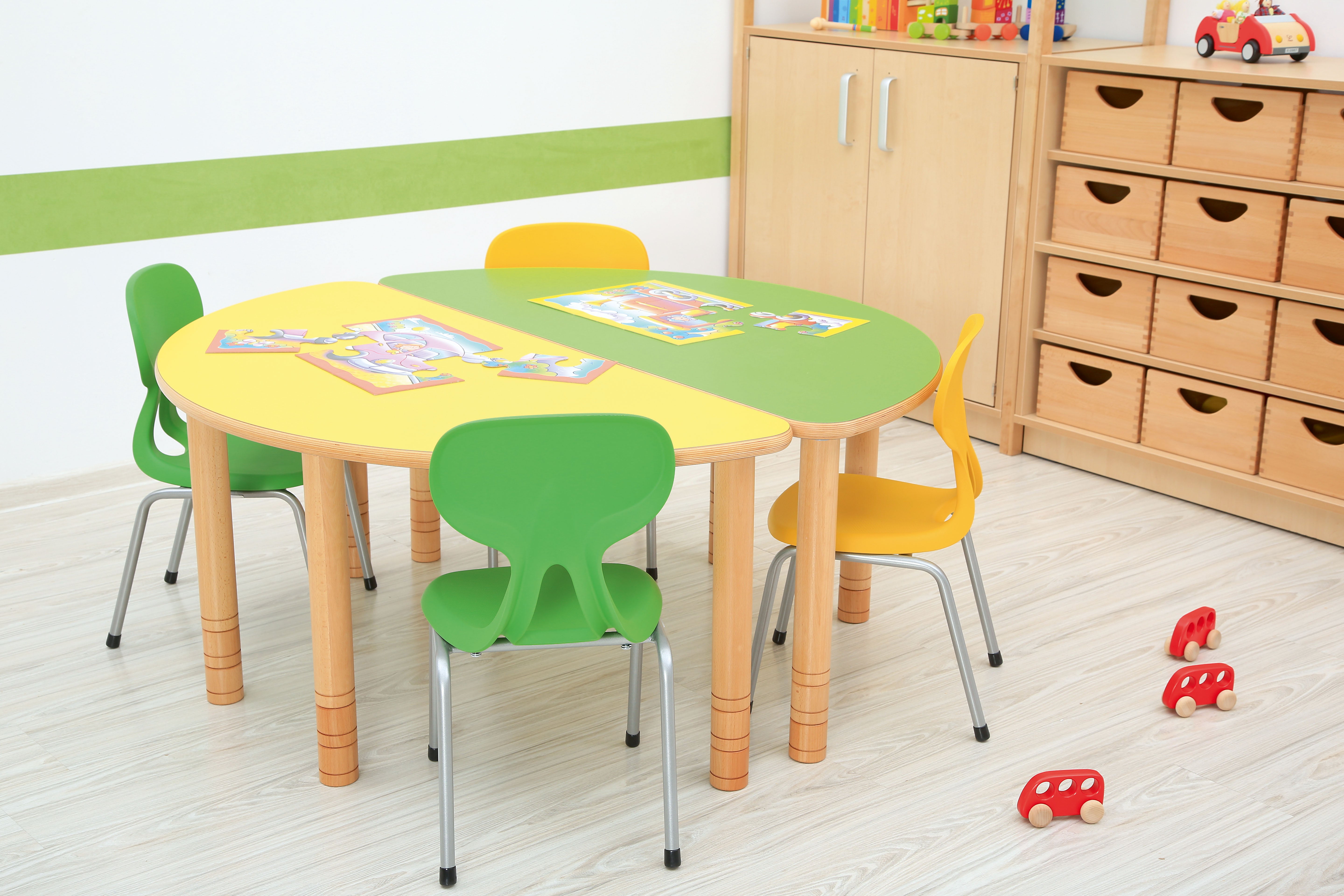 halbrunder Tisch für Kindergarten Krippe und Schule im gruppenraum 2